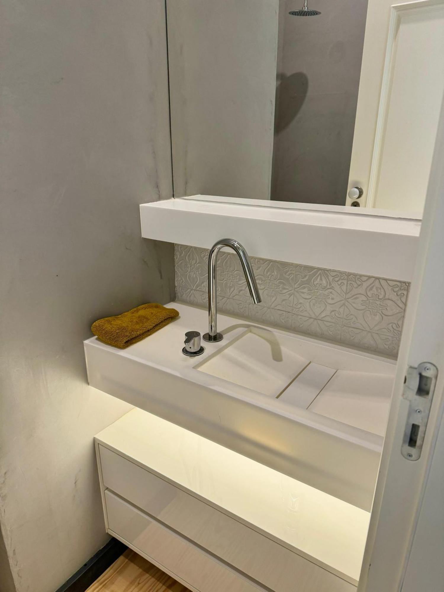 Quarto em Acomodações Particulares Na Baixa Wc Privativo